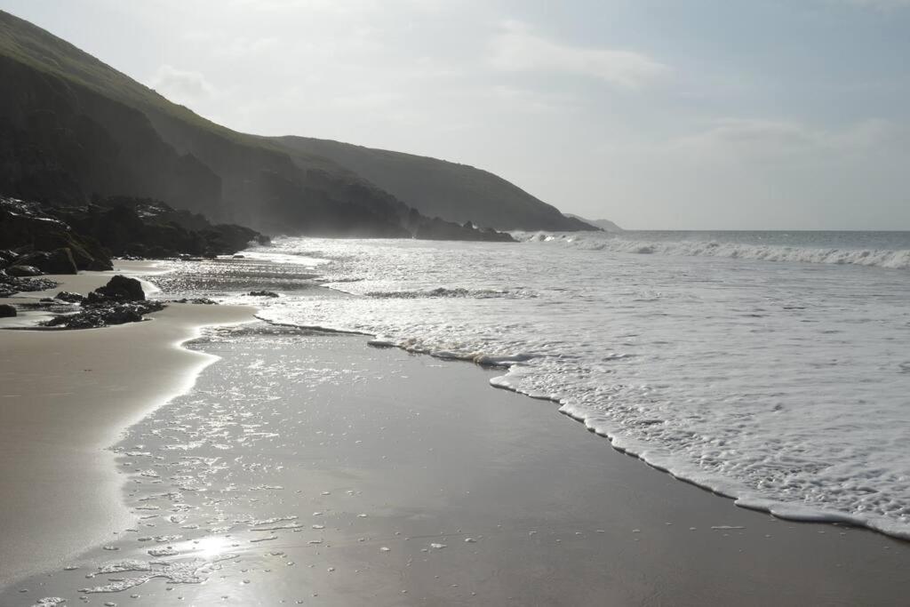 Vila Galwad Y Mor A Coastal Escape In Pembrokeshire'S National Parks Lamphey Exteriér fotografie