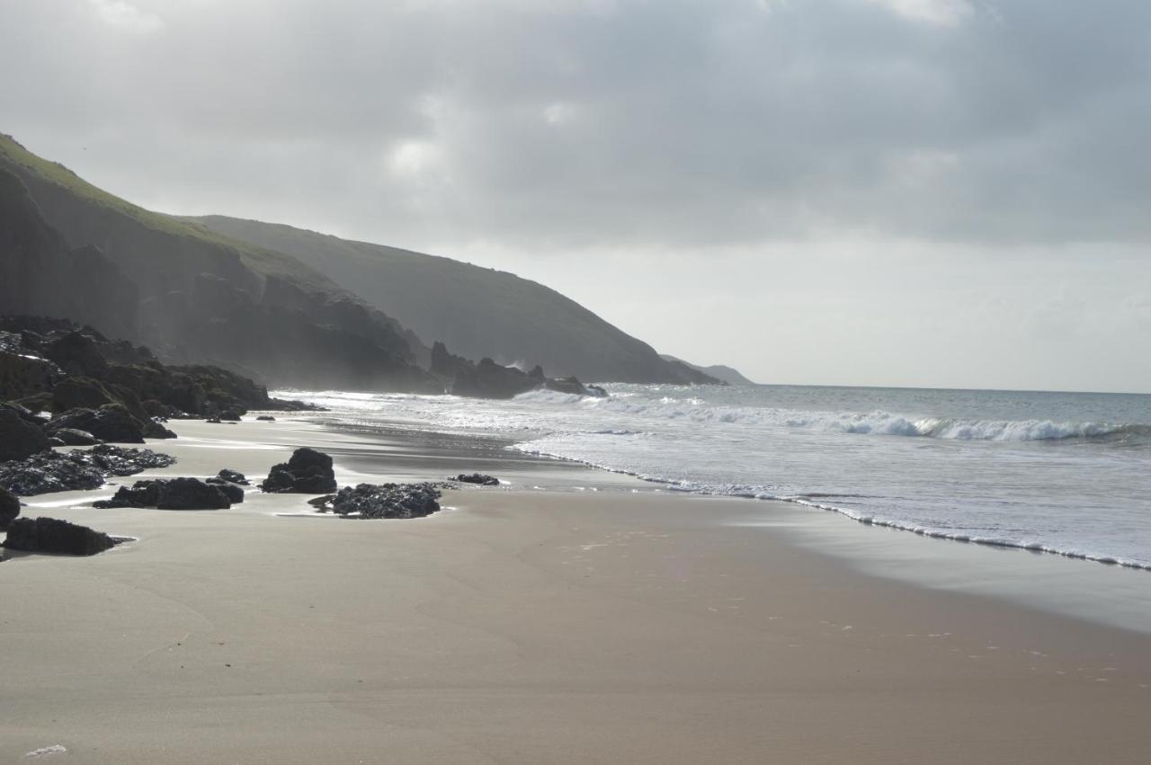 Vila Galwad Y Mor A Coastal Escape In Pembrokeshire'S National Parks Lamphey Exteriér fotografie